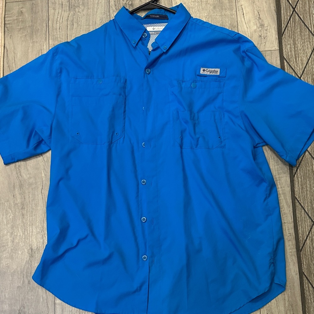 Columbia Men's Vibrant Blue Button Down Shirt